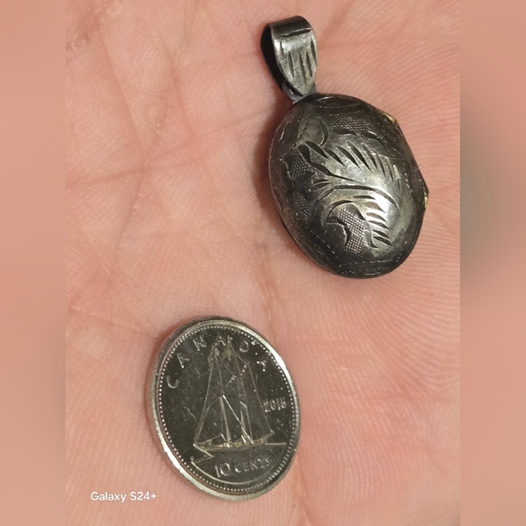 VINTAGE 925 STERLING SILVER PENDANT OVAL LOCKET - Picture 5 of 6